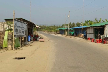 সীমান্ত এখন জনমানবশূন্য, নিরাপদ আশ্রয়ের খোঁজে স্থানীয়রা