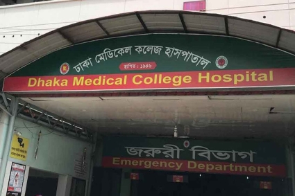 রাজধানীতে মোটরসাইকেলের নিয়ন্ত্রণ হারিয়ে ৩ জন নিহত