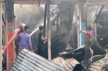 লক্ষ্মীপুরে ১১ দোকান আগুনে পুড়ে ছাই, কাঁদছেন ব্যবসায়ীরা