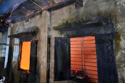 গাজীপুরে আগুনে পুড়ল কৃষকের বসতবাড়ি ও গরু