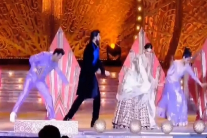 আম্বানিপুত্রের বিয়েতে অন্তঃসত্ত্বা দীপিকাকে নাচালেন রণবীর