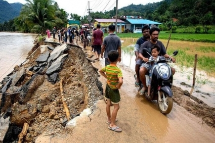 ইন্দোনেশিয়ায় বন্যা-ভূমিধসে নিহত ২৬, নিখোঁজ অন্তত ৬