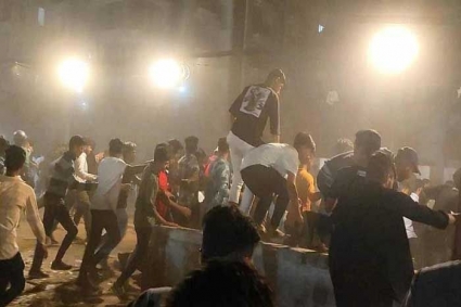 চট্টগ্রামে এবার অ্যাশেজের কনসার্টে সংঘর্ষ  