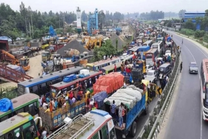 ঢাকা-টাঙ্গাইল মহাসড়‌কে ১৭ কি‌লো‌মিটার এলাকাজু‌ড়ে যানজট