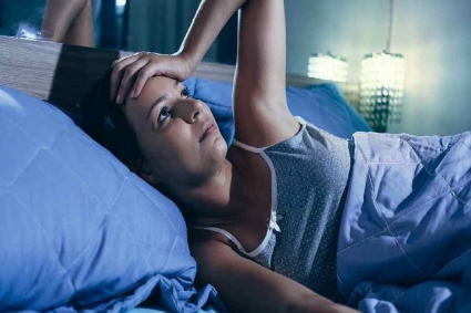 রাতে ঘুম আসে না? তবে এড়িয়ে চলুন এসব খাবার