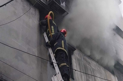 পুরান ঢাকায় জুতার কারখানার আগুন নিয়ন্ত্রণে