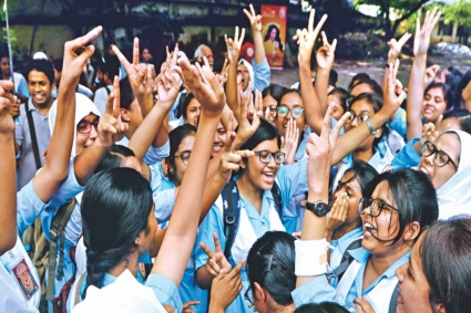 এসএসসির ফল প্রকাশ আজ, জানবেন যেভাবে