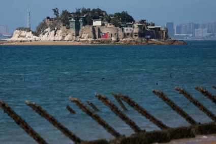 তাইওয়ানের চারপাশে ব্যাপক সামরিক মহড়া শুরু করল চীন