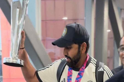 বিশ্বকাপ জয়ের ১০৫ ঘণ্টা পর দেশে ফিরলেন রোহিত-কোহলিরা