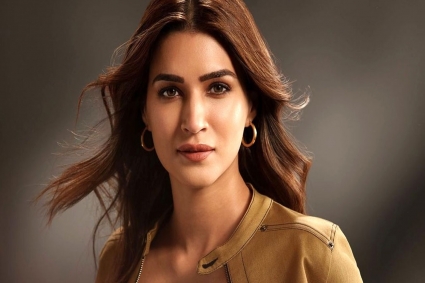 লন্ডনের ব্যবসায়ীর সঙ্গে প্রেম কৃতি স্যাননের, অন্তরঙ্গ ছবি ফাঁস!