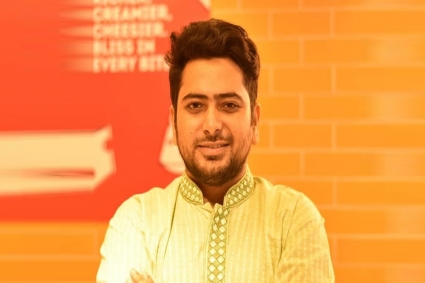 হল খুলে দিতে ২৪ ঘণ্টার আল্টিমেটাম