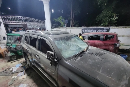 চট্টগ্রামে শিক্ষামন্ত্রীর বাসায় হামলা, সংসদ সদস্যের কার্যালয়ে আগুন